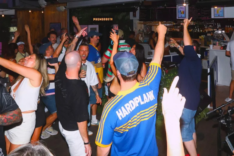 Main-Deck-Party
